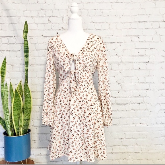 Le Lis Dresses & Skirts - Le Lis Ditsy Floral Tie Front Floral L/S Dress - S